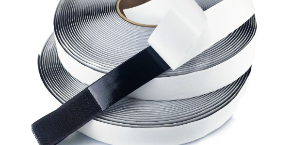 背膠魔術(shù)貼撕下后是否會有殘膠？