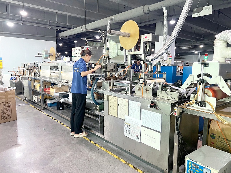 背膠生產線場景 (3)