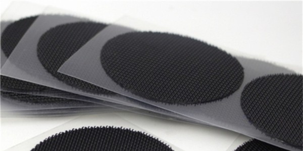 背膠的魔術(shù)貼衣服可以洗嗎？